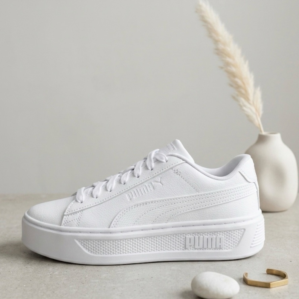 PUMA Smash Platform V3 White Leather Sneakers Size 8.5 or 39